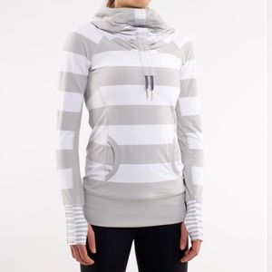 My fave 🦄 Lululemon Run: Stay on course pullover